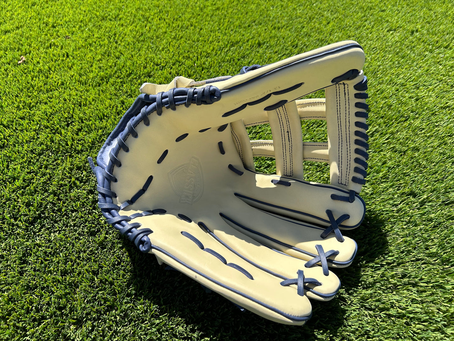 Cream/Navy 13.5” H- Web RHT