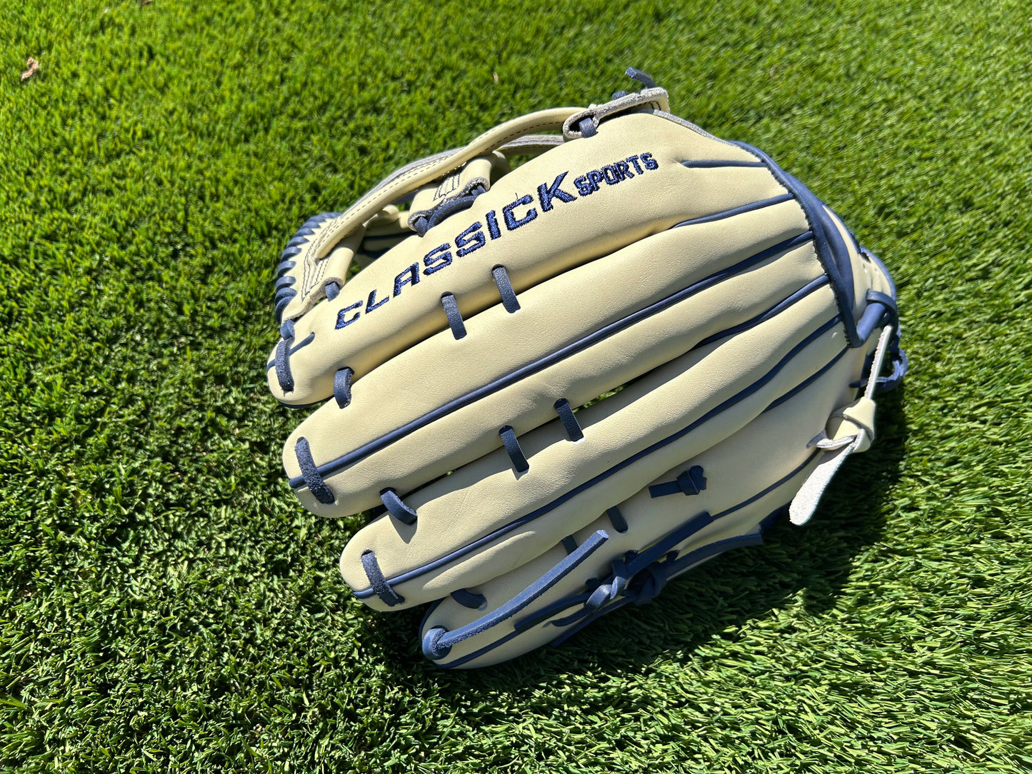 Cream/Navy 13.5” H- Web RHT