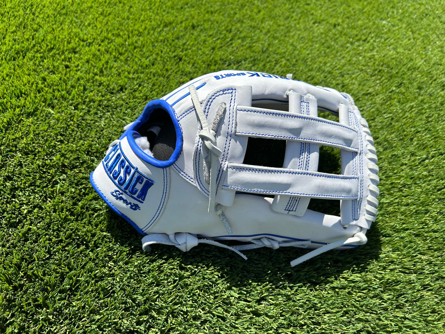 White/Royal 14” H web