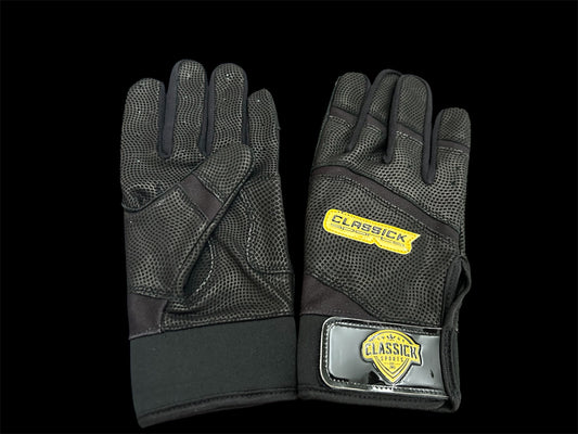 Clutch Solid black/Gold logo