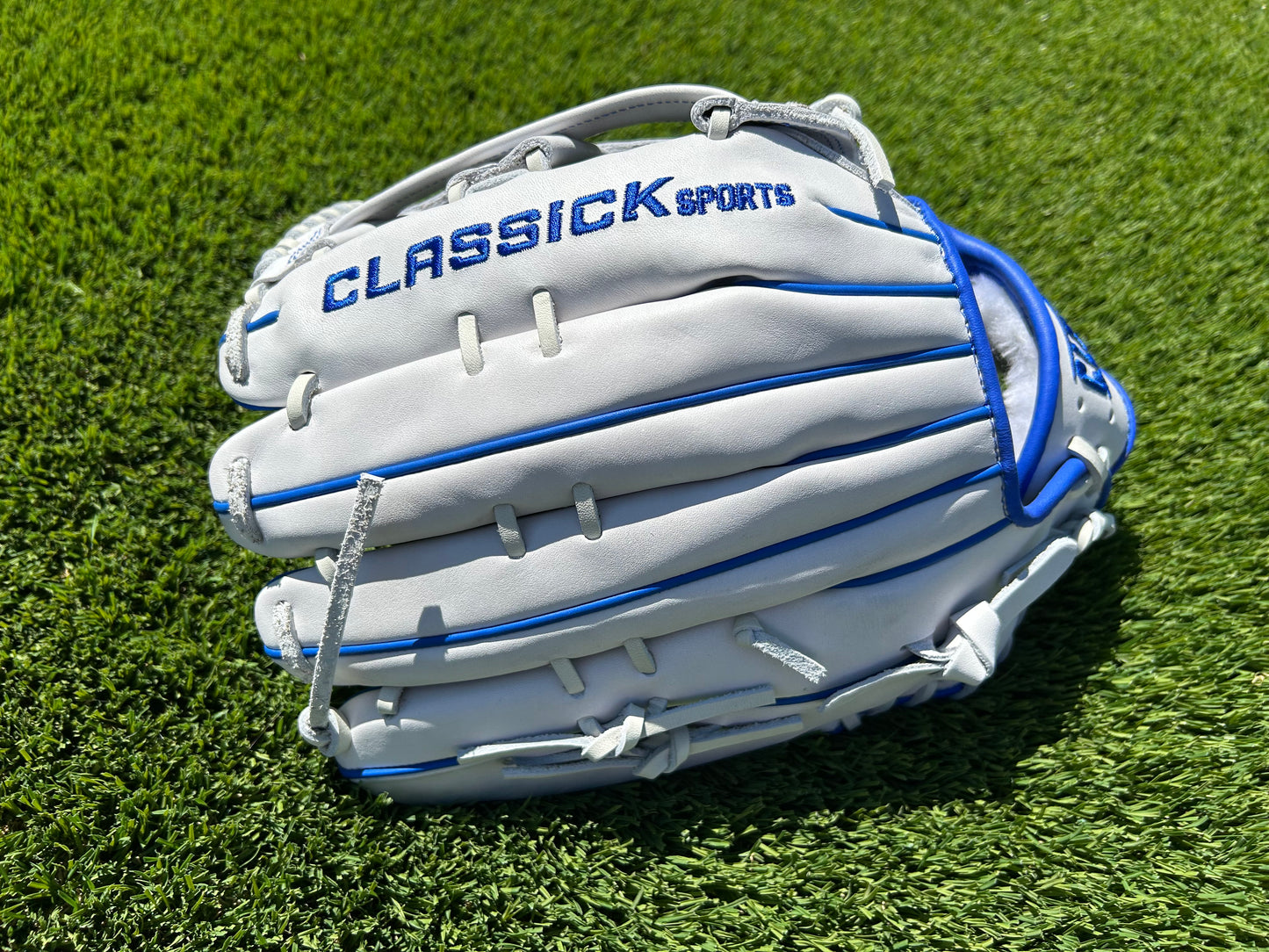 White/Royal 14” H web