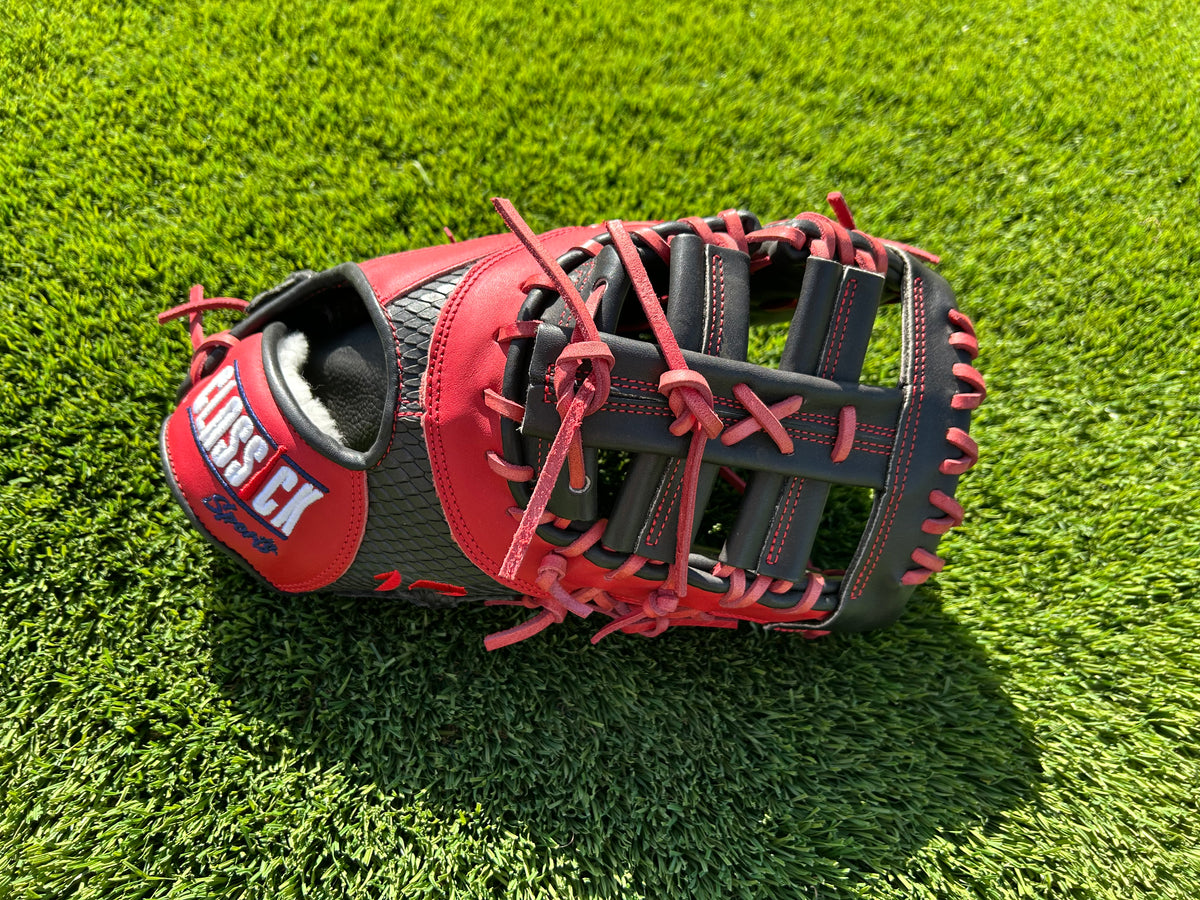 RHT 1B Glove (MISSPRINT)